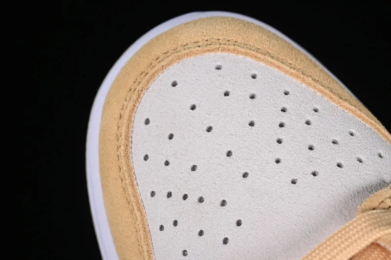 All Categories Nk SB Dunk Series Nk SB Dunk Low Low-top sneakers Cost-effective version Nk Dunk Low "Gold Suede" Cheese Pudding Ice Cream Yellow White SB Low-top casual sports skateboard shoes DV7411-200